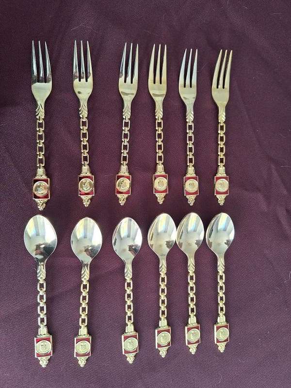 Stainless steel gold tone teaspoons and cake forks stunning