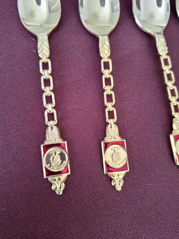 Stainless steel gold tone teaspoons and cake forks stunning