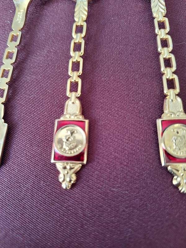 Stainless steel gold tone teaspoons and cake forks stunning
