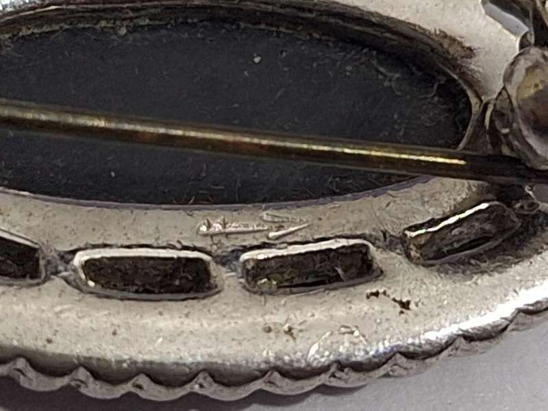 Pretty vintage brooch