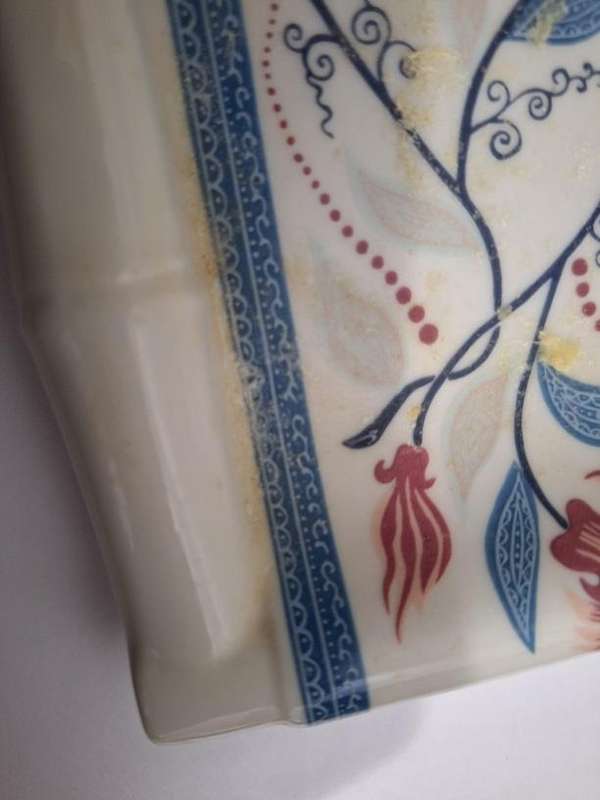Vintage Elizabeth Arden soap dish
