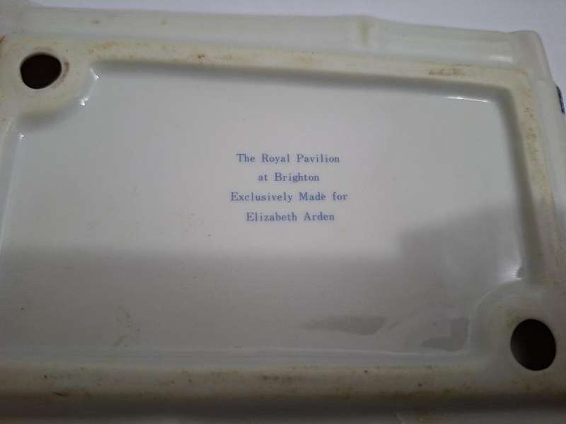 Vintage Elizabeth Arden soap dish