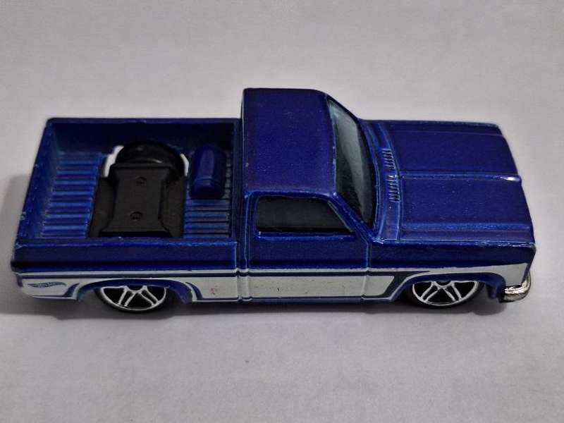 2007 Hot Wheels 83' Chevy Silverado Collectors edition