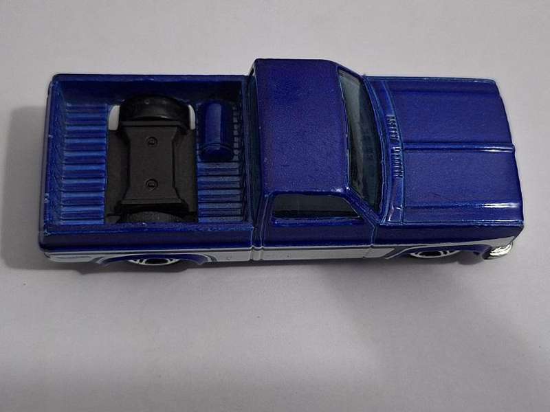 2007 Hot Wheels 83' Chevy Silverado Collectors edition