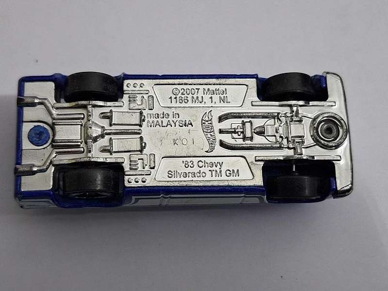 2007 Hot Wheels 83' Chevy Silverado Collectors edition