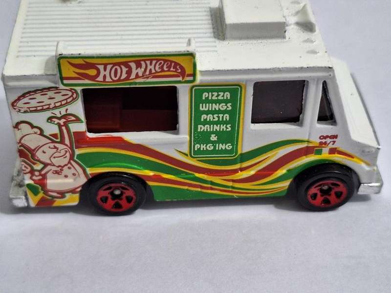 Hot Wheels Pizza truck