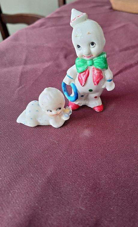 2 x Small ornaments