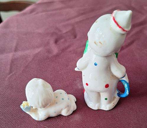 2 x Small ornaments