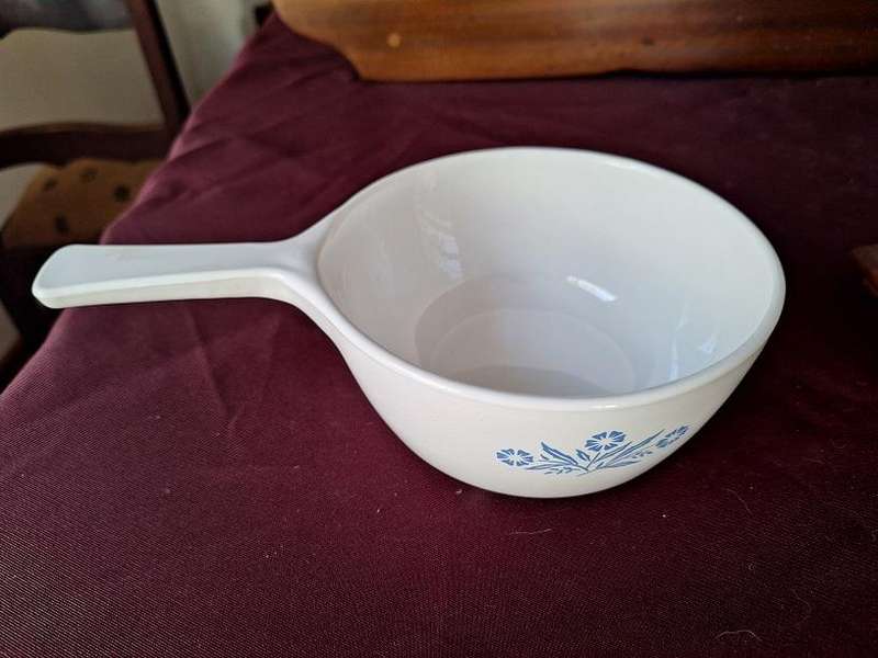 Vintage corningware 1 and a half pint sauce pan 1957 - 1988