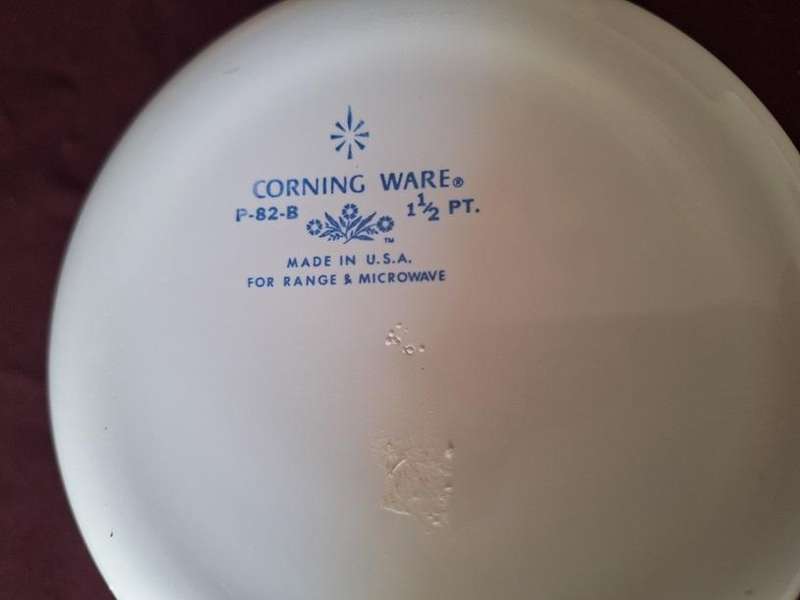 Vintage corningware 1 and a half pint sauce pan 1957 - 1988