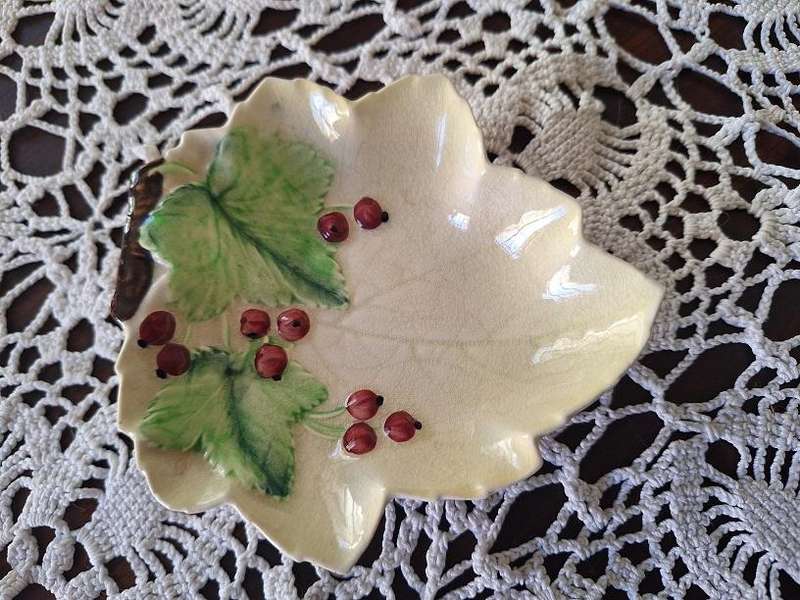 Vintage Carlton Ware Red Current leaf shaped pin/trinket dish