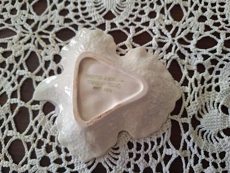 Vintage Stoke on Trent berry leaf sweets/nuts dish