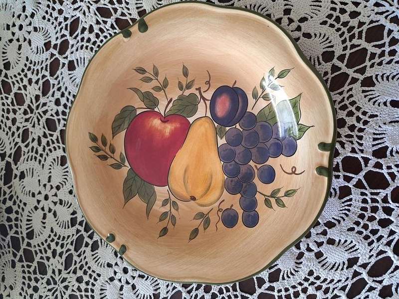 Lovely decorative plate from Home trends