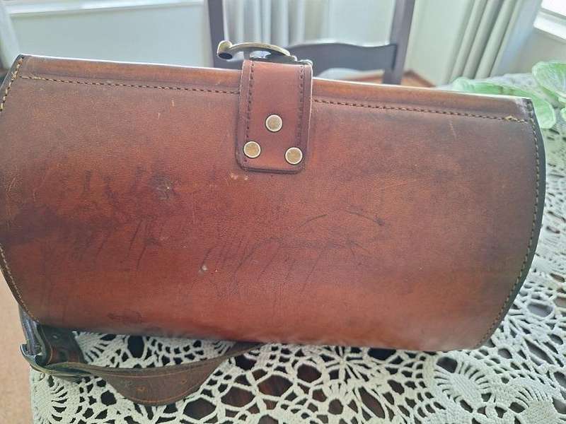 Stunning genuine leather hand bag