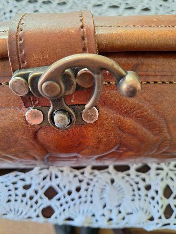 Stunning genuine leather hand bag
