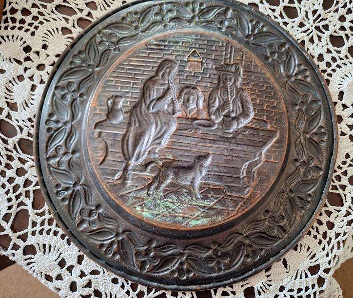 Vintage repousse hammered copper wall plate 30cm diameter