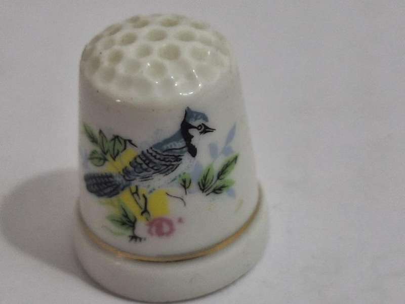 Pretty bird thimble