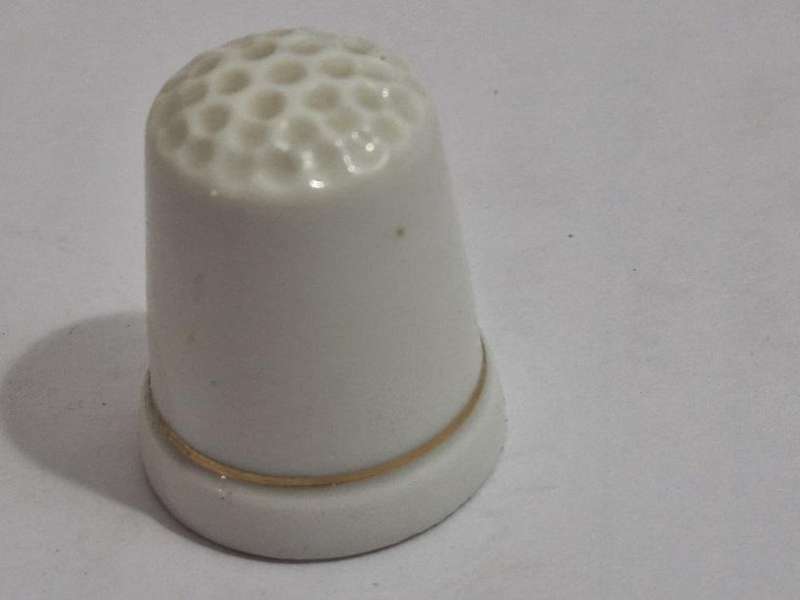 Pretty bird thimble
