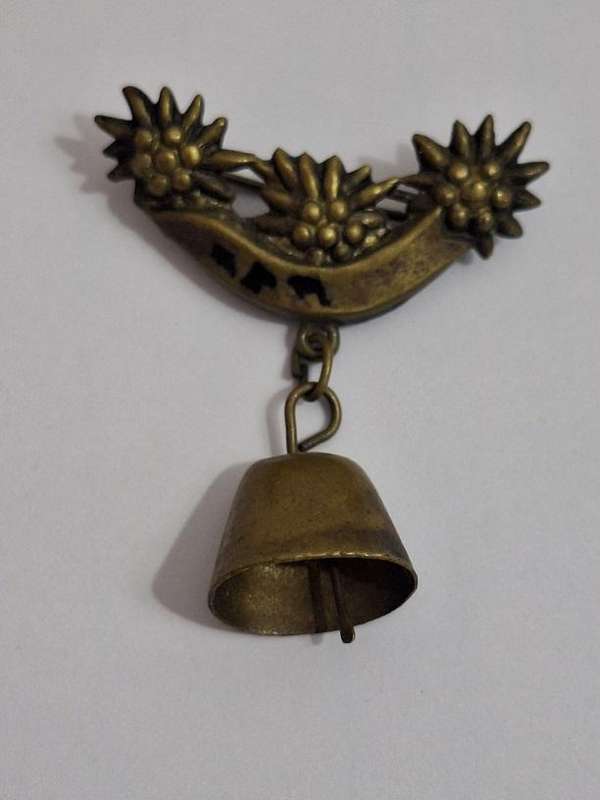 Vintage brass brooch - edelweiss and bell - Bavarian folk art