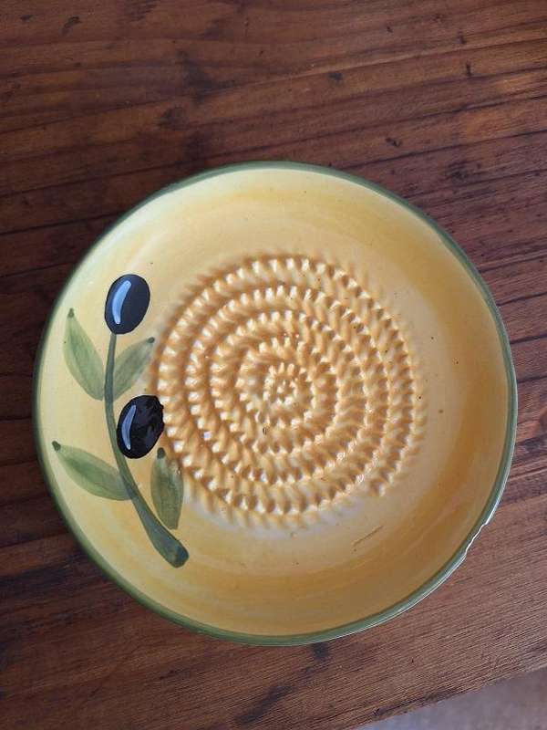 Small decorative plate