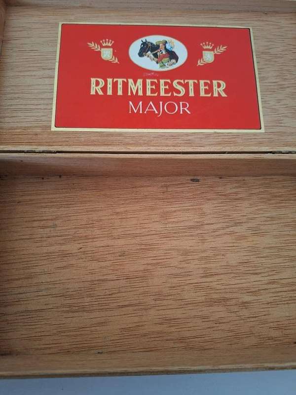 Vintage Ritmeester Major wooden cigar box