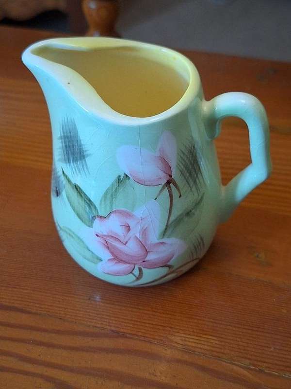 Stunning cream/milk jug 9.5cm high