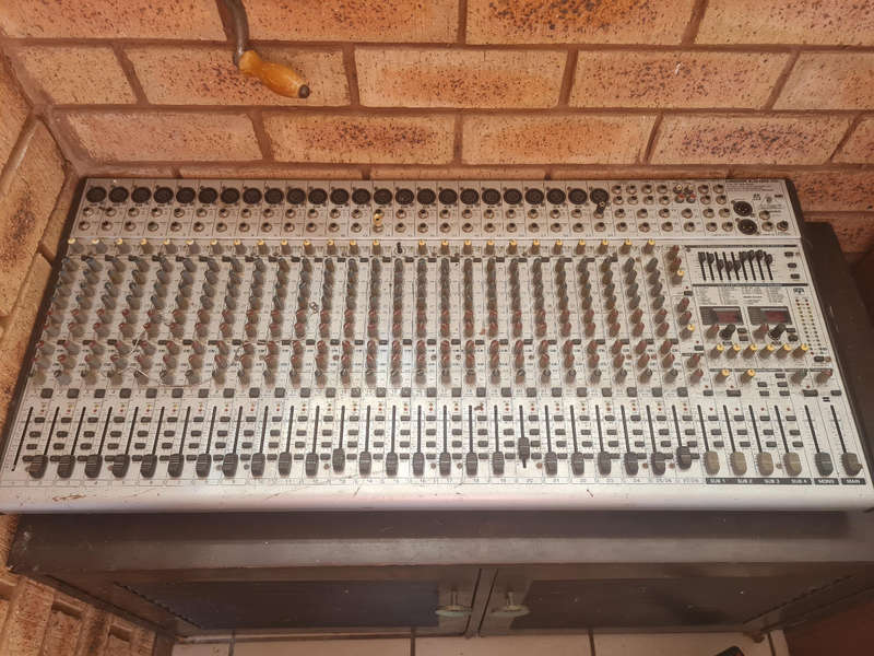 EURODESK SL3242FX-PRO 32 Channel Mixer