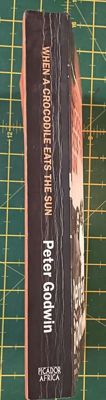 When a Crocodile Eats the Sun - Peter Godwin - Softcover - 342 pages