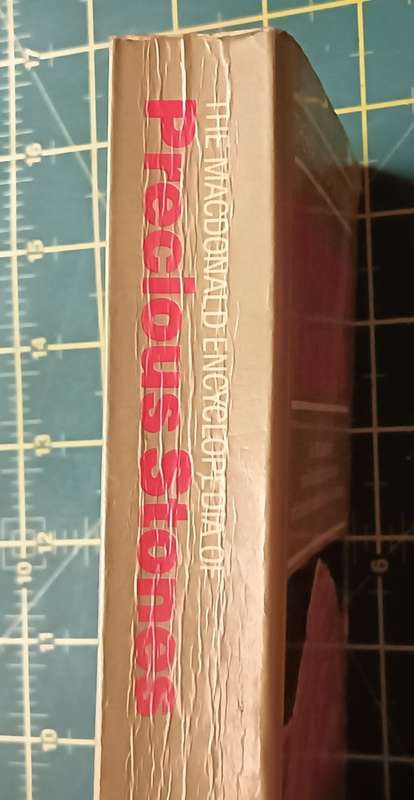 The MacDonald Encyclopedia of Precious Stones - Curzio Cipriani - Softcover - 384 pages