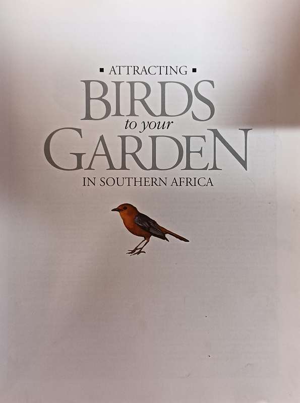 Attracting Birds to Your Garden in Southern Africa - Roy Trendler & Lex Hes - Softcover - 208 pages