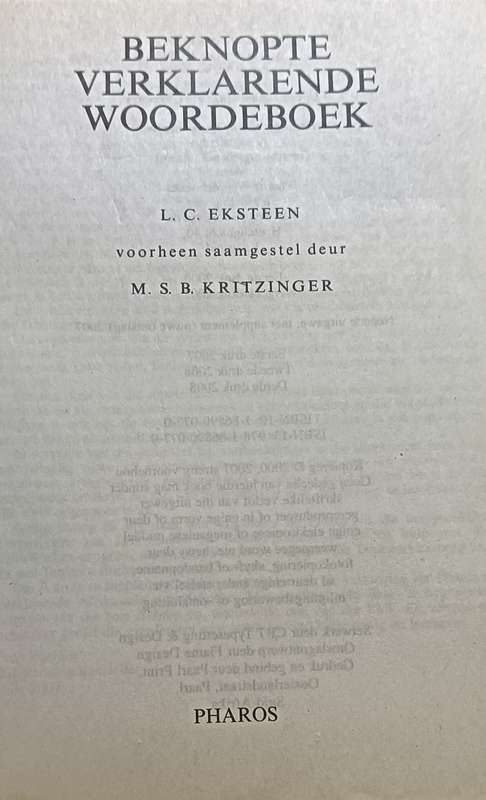 Beknopte Verklarende Woordeboek - Softcover - 690 pages