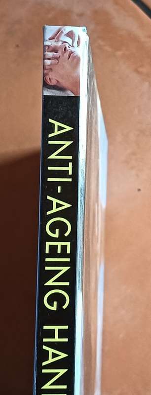 Dr Geraldine Mitton's Anti-Ageing Handbook - Hardcover - 128 pages