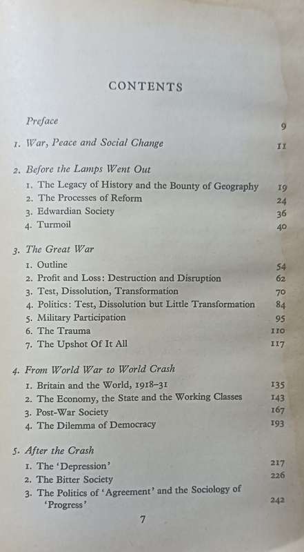 Britain in the Century of Total War - Arthur Marwick - Softcover - 537 pages