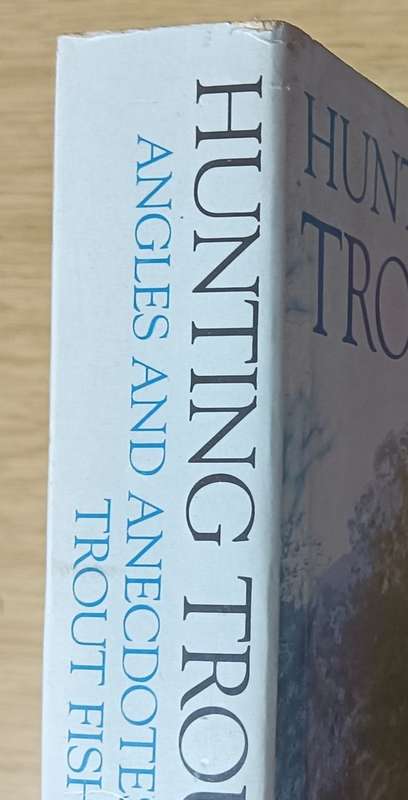 Hunting Trout - Tom Sutcliffe - Softcover - 447 pages