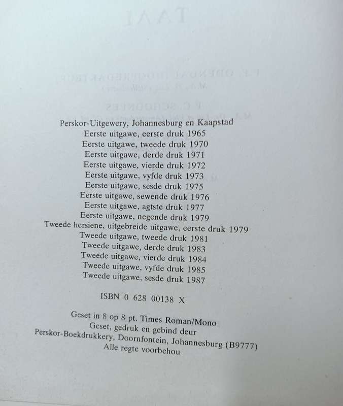 Verklarende Handwoordeboek van die Afrikaanse Taal (HAT) - Hardcover - 1378 pages
