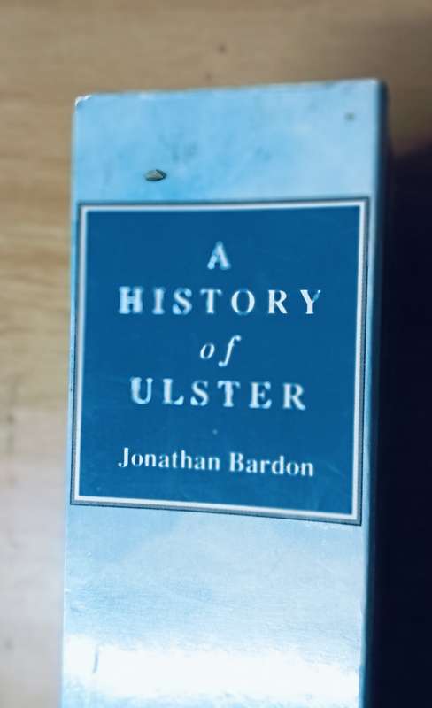 A History of Ulster - Jonathan Bardon - Softcover - 913 pages