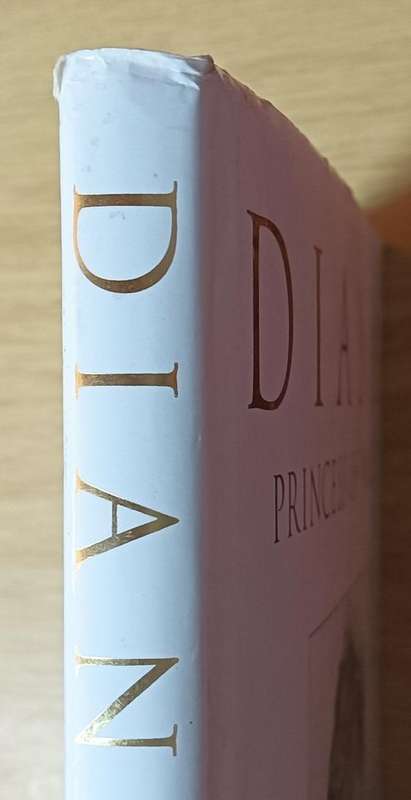 Diana, Princess of Wales 1961-97 - A Tribute in Photographs - Hardcover - 160 pages
