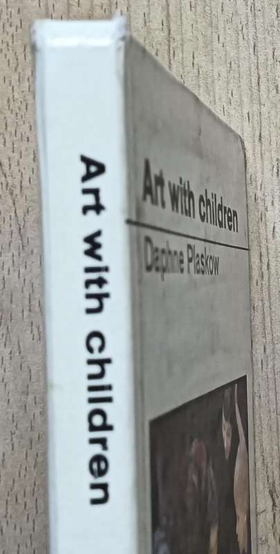 Art With Children - Daphne Plaskow - Hardcover - 104 pages