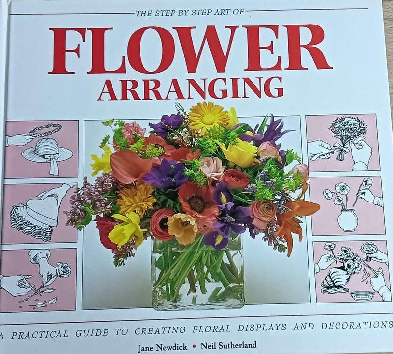 The Step by Step Art of Flower Arranging - Jane Newdick & Neil Sutherland - Hardcover - 124 pages