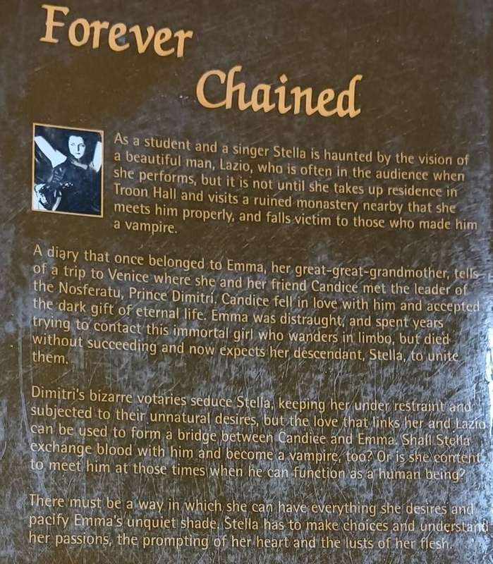 Forever Chained - Roxanne Beaufort - Softcover - 253 pages