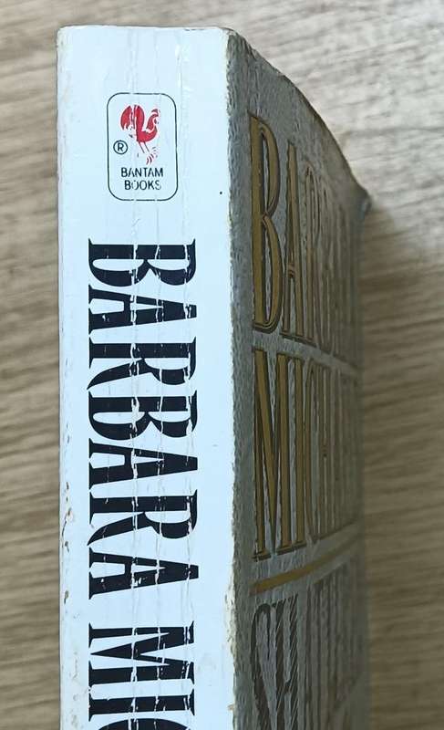 Shattered Silk - Barbara Michaels - Softcover - 307 pages