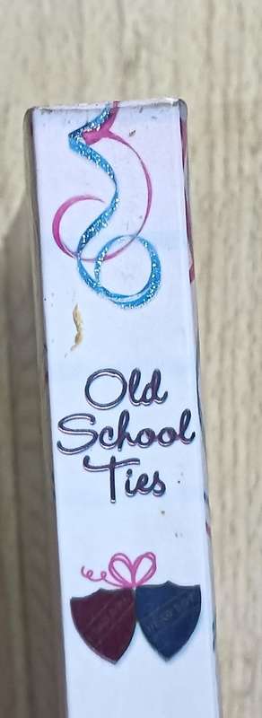 Old School Ties - Kate Harrison - Softcover - 341 pages