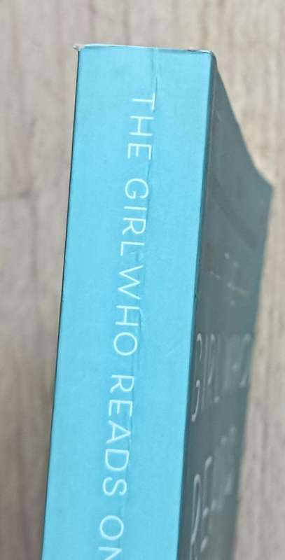 The Girl Who Reads on the Metro - Christine Fert-Fleury - Softcover - 199 pages