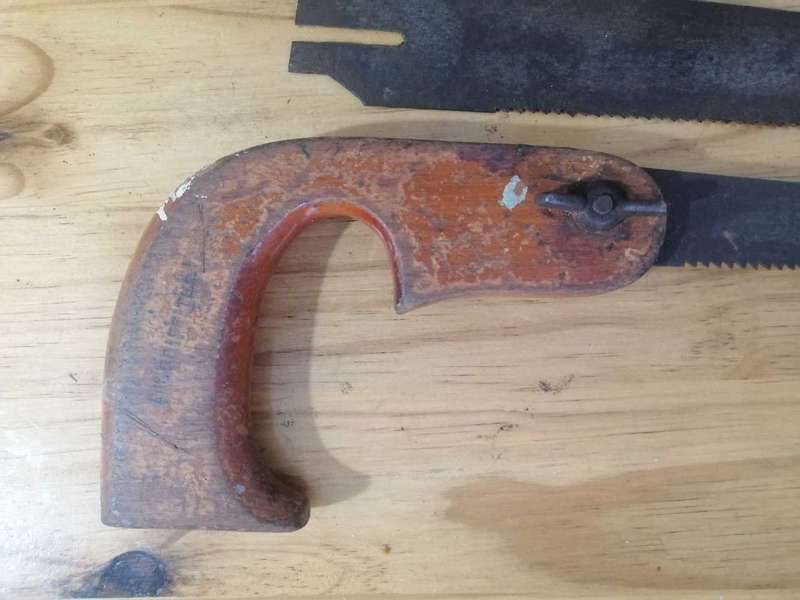 Keyhole vintage saw with extra blade