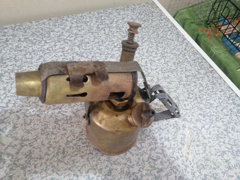 SH&S B brass blow lamp