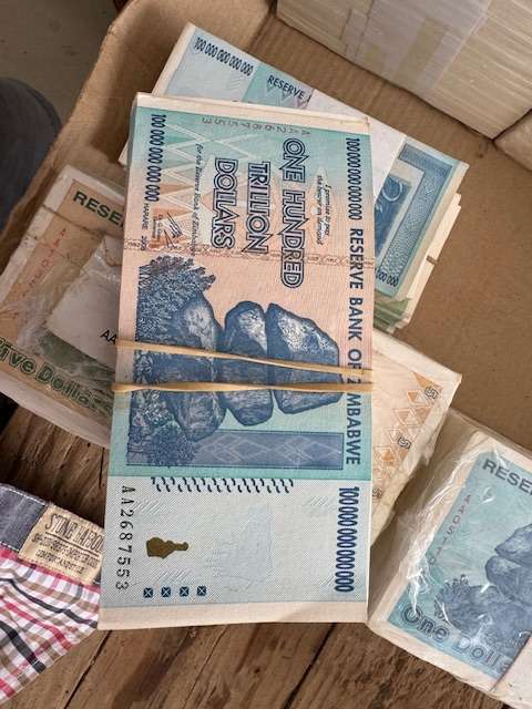 10 x 100 trillion dollar notes