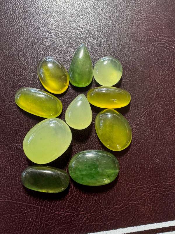 100 carats + Idocrase ( Vesuvianite )