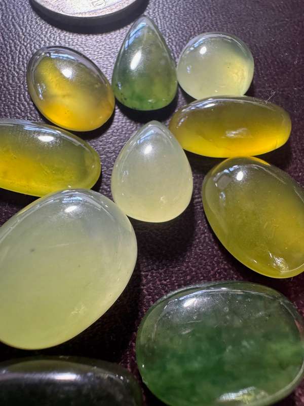 100 carats + Idocrase ( Vesuvianite )