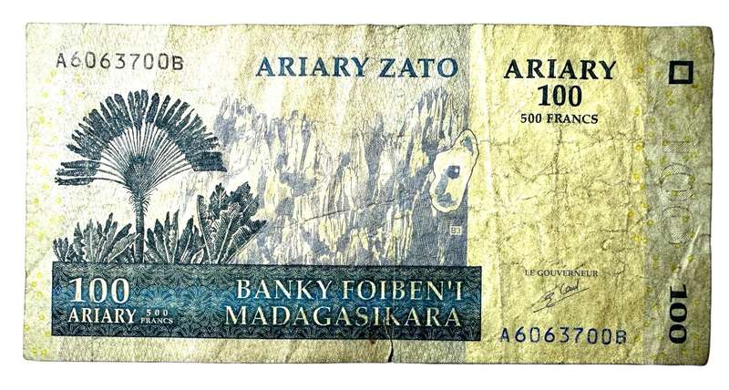 2004 100 Ariary Madagascar Bank Note