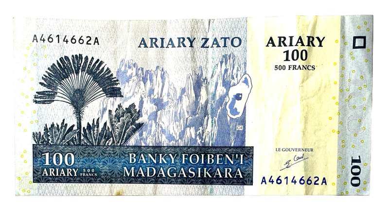 2004 100 Ariary Madagascar Bank Note